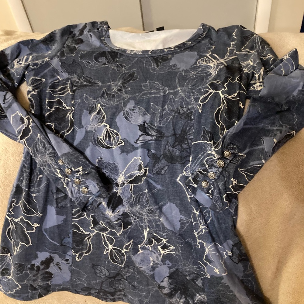 Blue pattern blouse